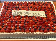 Festkage med jordbær og blåbær til ca. 50 personer